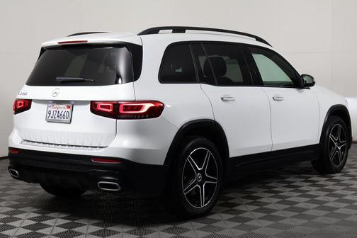 Digital White Metallic 2023 Mercedes-Benz GLB 250 Base