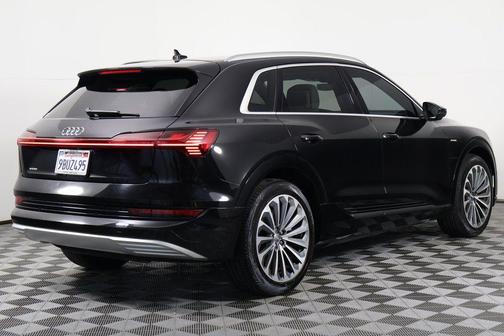 2019 Audi e-tron Premium Plus