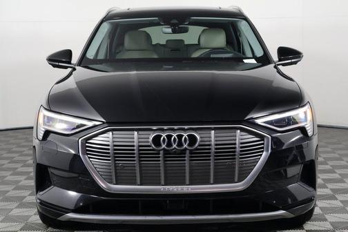 2019 Audi e-tron Premium Plus