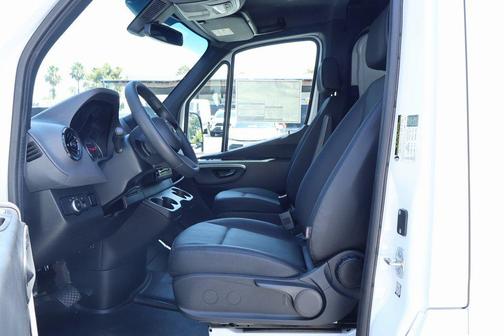 2025 Mercedes-Benz Sprinter 2500 Standard Roof