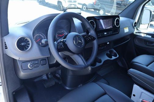 Arctic White 2026 Mercedes-Benz Sprinter 2500 144 WB