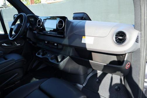 2025 Mercedes-Benz Sprinter 2500 Standard Roof