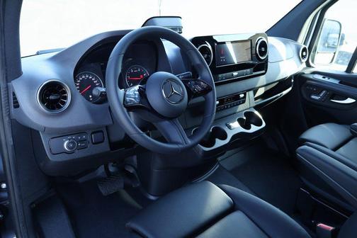 2025 Mercedes-Benz Sprinter 2500 Standard Roof