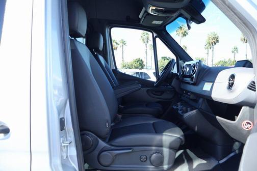 2025 Mercedes-Benz Sprinter 2500 Standard Roof