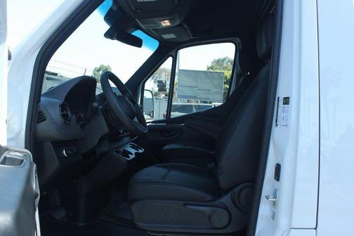 2025 Mercedes-Benz Sprinter 2500 Standard Roof