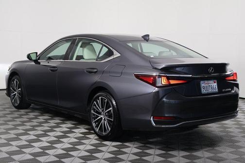 2025 Lexus ES 300h Base