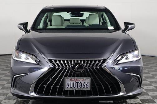 2025 Lexus ES 300h Base