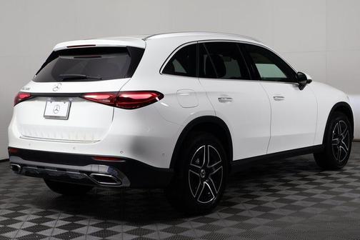Polar White 2026 Mercedes-Benz GLC 300 Base