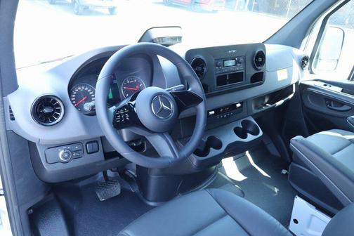 2025 Mercedes-Benz Sprinter 2500 Standard Roof
