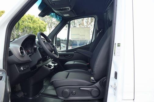 Arctic White 2026 Mercedes-Benz Sprinter 2500 High Roof