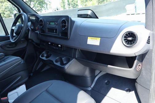 2025 Mercedes-Benz Sprinter 2500 Standard Roof