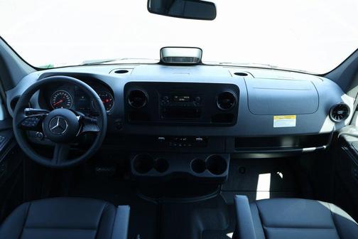2025 Mercedes-Benz Sprinter 2500 Standard Roof