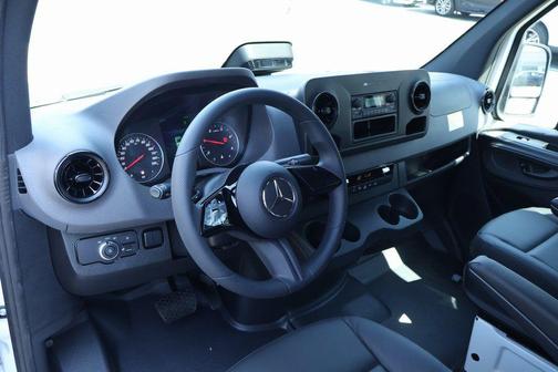 2025 Mercedes-Benz Sprinter 2500 Standard Roof