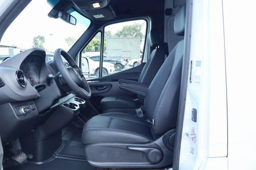 2025 Mercedes-Benz Sprinter 2500 Standard Roof
