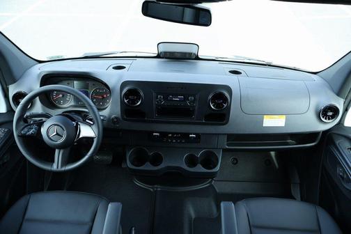 2025 Mercedes-Benz Sprinter 2500 Standard Roof