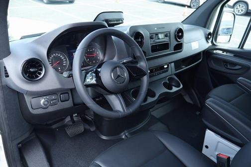 2025 Mercedes-Benz Sprinter 2500 Standard Roof