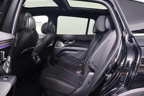 Black 2026 Mercedes-Benz EQS 400 400