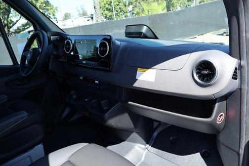 2025 Mercedes-Benz Sprinter 2500 Standard Roof