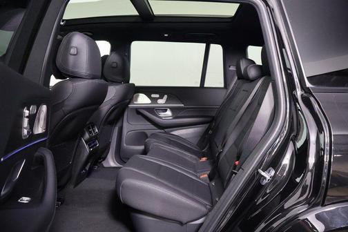 Obsidian Black Metallic 2026 Mercedes-Benz GLS 580 4MATIC