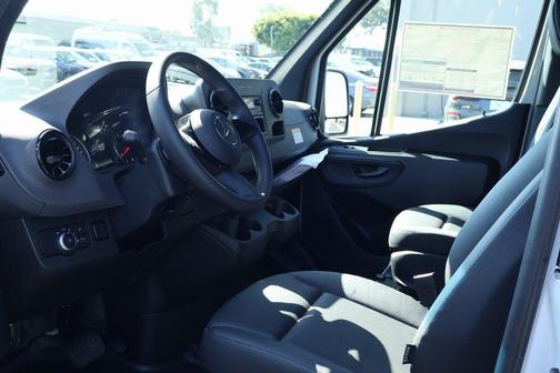 2025 Mercedes-Benz Sprinter 2500 Standard Roof