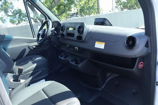 2025 Mercedes-Benz Sprinter 2500 Standard Roof