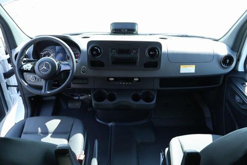 2025 Mercedes-Benz Sprinter 2500 Standard Roof