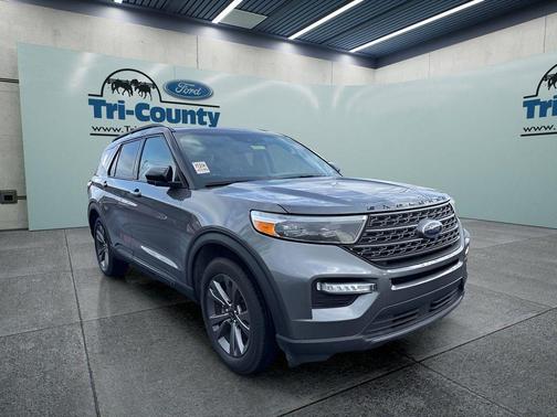 Gray Metallic 2023 Ford Explorer XLT