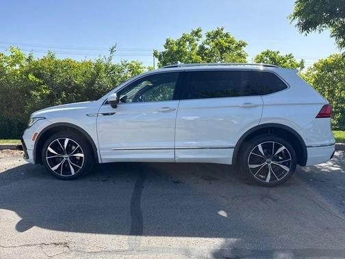 Opal White Pearl Effect 2024 Volkswagen Tiguan 2.0T SEL R-Line