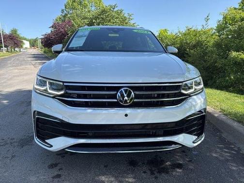 Opal White Pearl Effect 2024 Volkswagen Tiguan 2.0T SEL R-Line