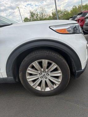 Star White 2022 Ford Explorer Limited