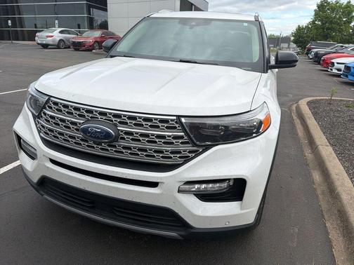 Star White 2022 Ford Explorer Limited