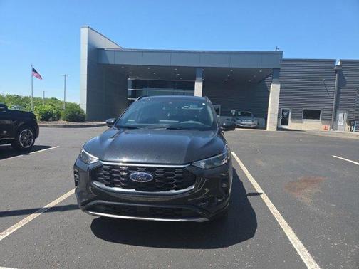 Agate Black Metallic 2023 Ford Escape ST-Line Select