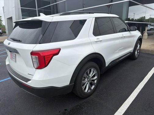 Star White 2022 Ford Explorer XLT