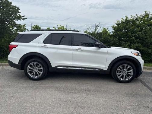 Star White 2022 Ford Explorer XLT