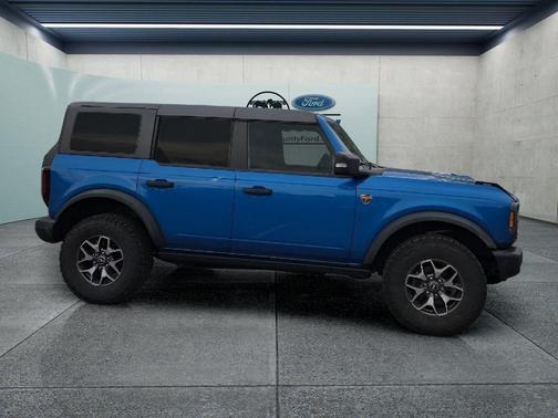 Velocity Blue Metallic 2023 Ford Bronco Badlands