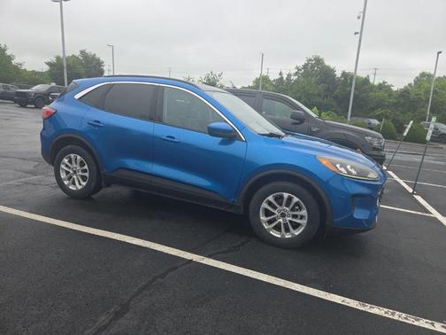 Velocity Blue Metallic 2020 Ford Escape SE