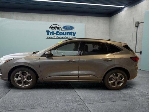 Carbonized Gray Metallic 2024 Ford Escape ST-Line