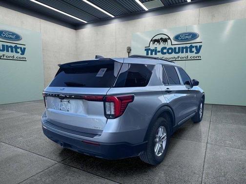 Iconic Silver Metallic 2025 Ford Explorer Active