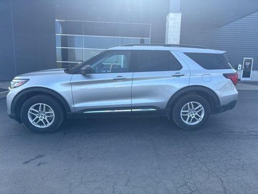 Iconic Silver Metallic 2025 Ford Explorer Active