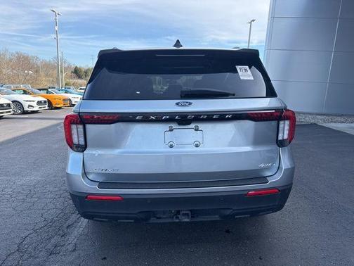 Iconic Silver Metallic 2025 Ford Explorer Active