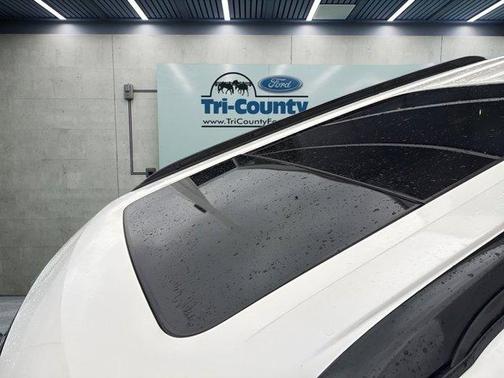 White Platinum Clearcoat Metallic 2017 Ford Explorer sport