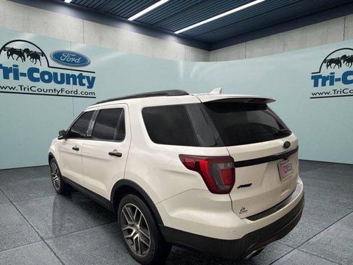 White Platinum Clearcoat Metallic 2017 Ford Explorer sport