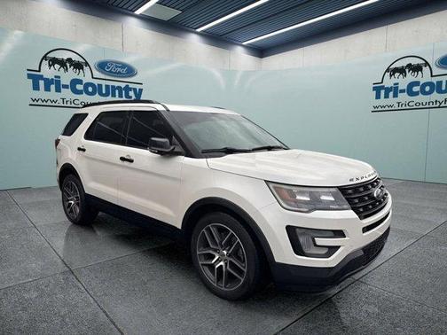 White Platinum Clearcoat Metallic 2017 Ford Explorer sport