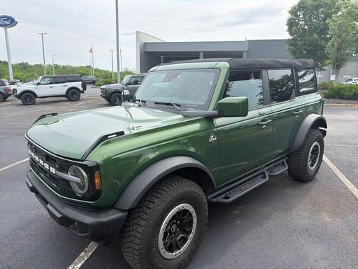 Eruption Green Metallic 2023 Ford Bronco Outer Banks