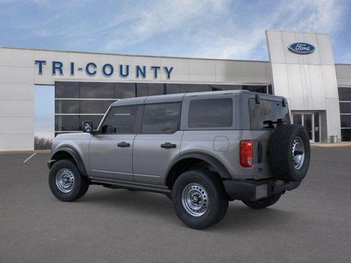 Carbonized Gray Metallic 2025 Ford Bronco Base