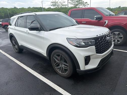 Star White 2025 Ford Explorer ST