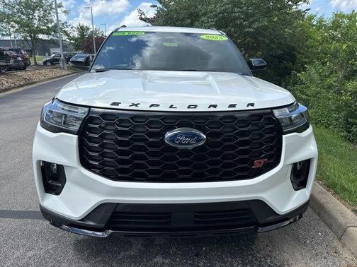 Star White 2025 Ford Explorer ST