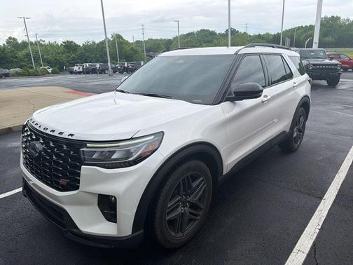 Star White 2025 Ford Explorer ST