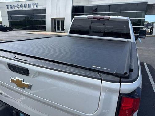 Iridescent Pearl Tricoat 2024 Chevrolet Silverado 2500 High Country