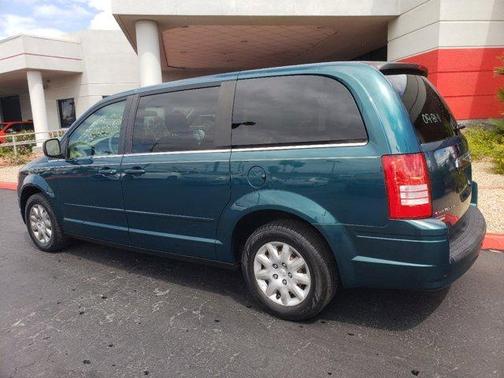 2009 Chrysler Town & Country LX